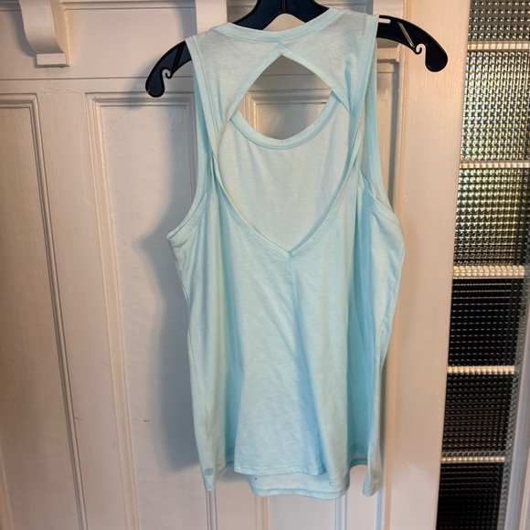 Lilly Pulitzer Women´s Luxletic Aubra Tank Top Twist Back Whisper Blue Sz L - Picture 4 of 13